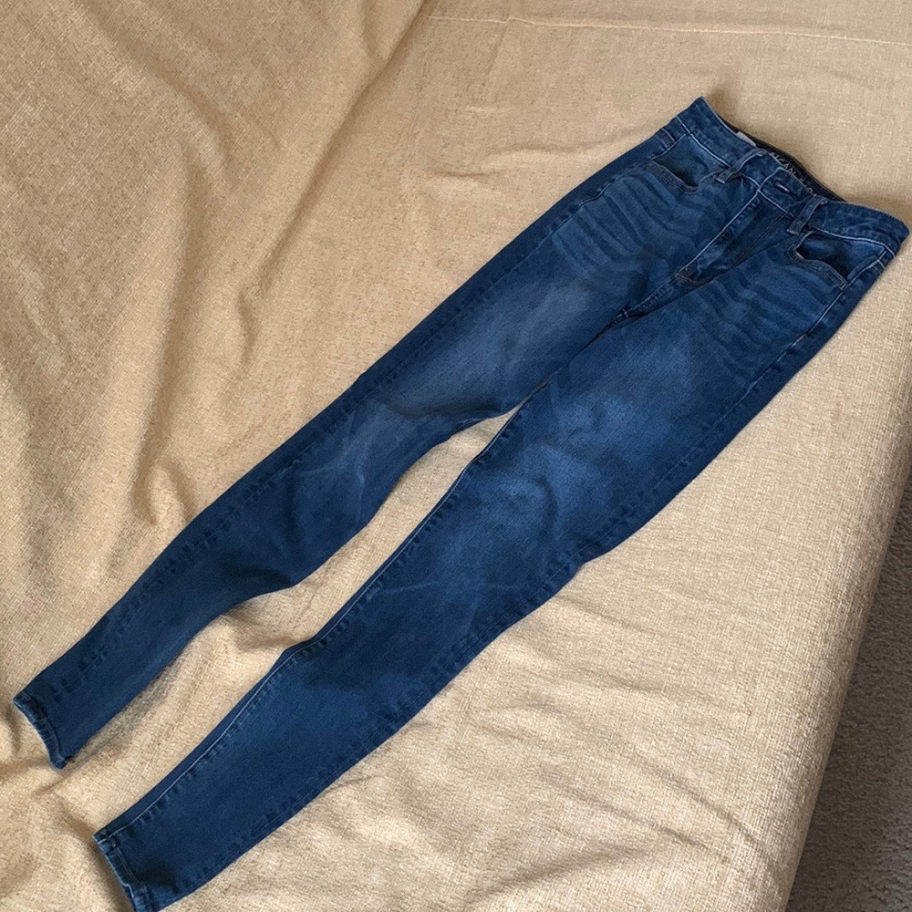American Eagle hi-rise jogging jeans. Size 2 long  Like new.